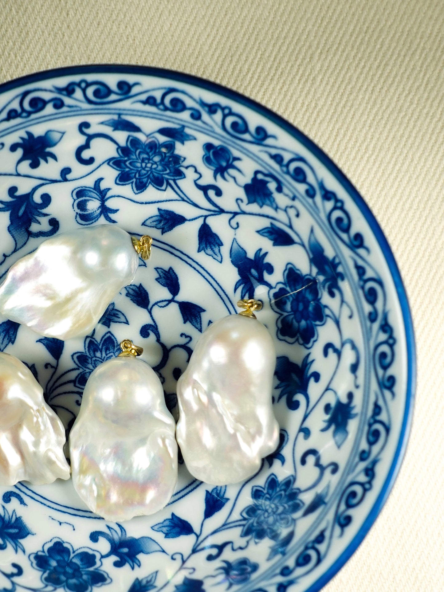 Única Baroque Rosita Pendant N04